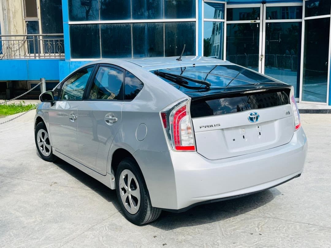 Toyota  Prius 2014