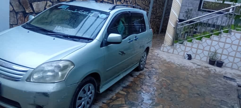 Toyota  Fielder 2004